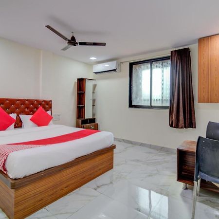 Oyo 67979 Hotel Hollywood Park Sasupāda Eksteriør bilde