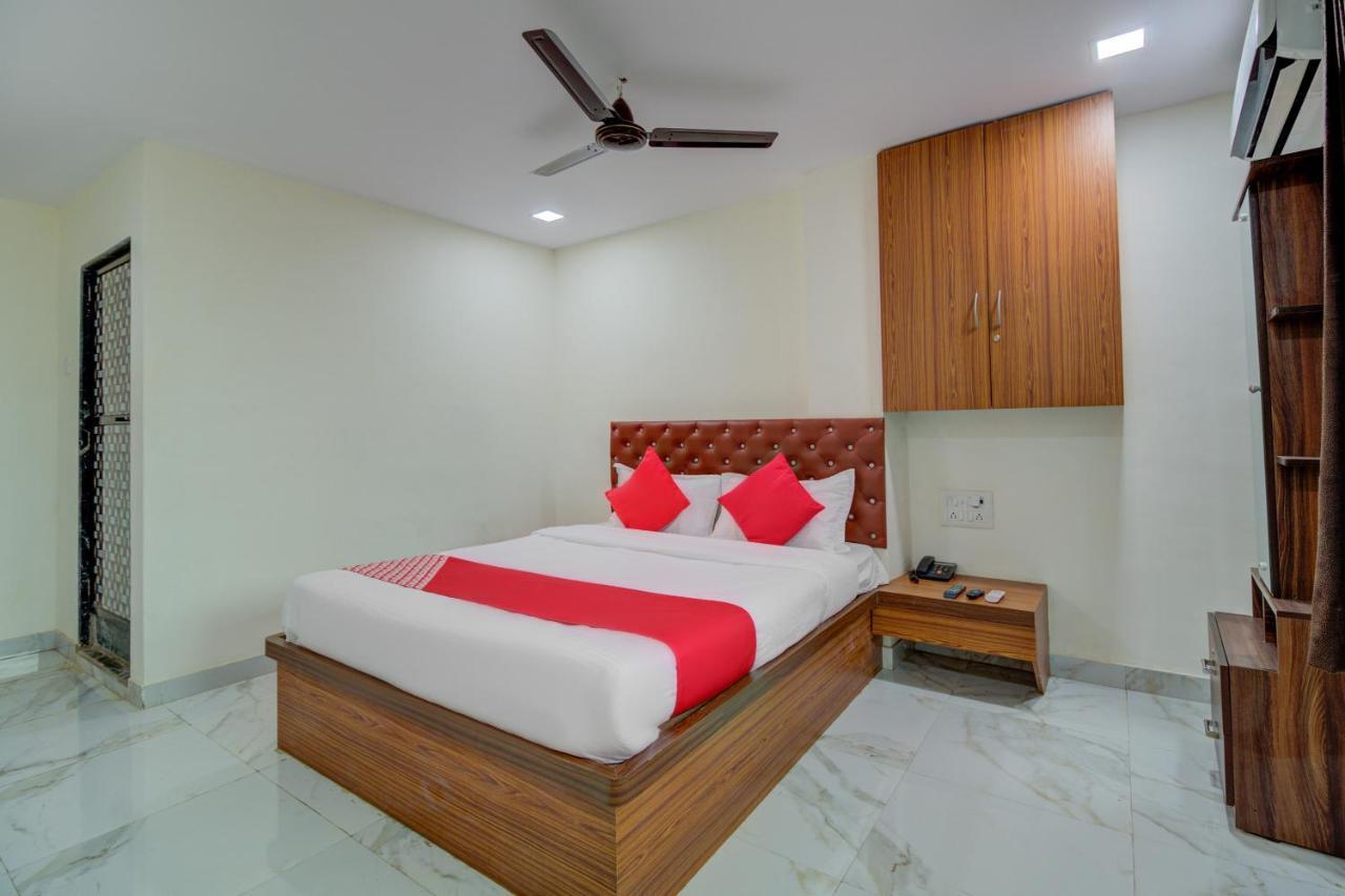 Oyo 67979 Hotel Hollywood Park Sasupāda Eksteriør bilde