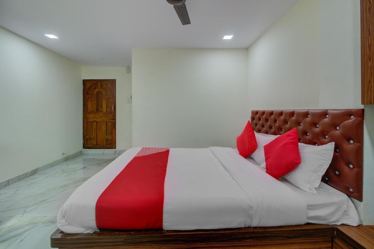 Oyo 67979 Hotel Hollywood Park Sasupāda Eksteriør bilde