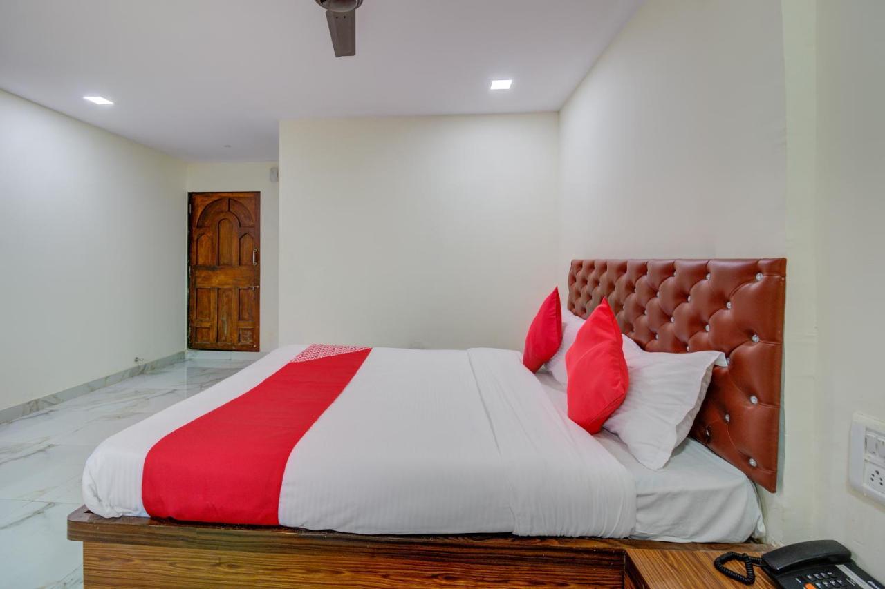 Oyo 67979 Hotel Hollywood Park Sasupāda Eksteriør bilde