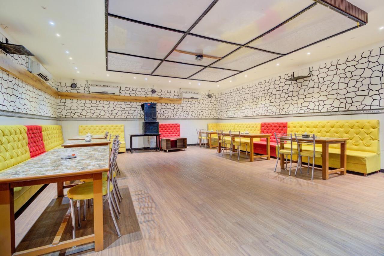 Oyo 67979 Hotel Hollywood Park Sasupāda Eksteriør bilde